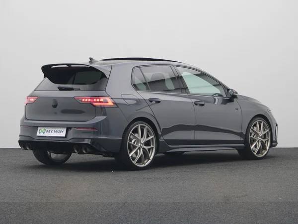 VOLKSWAGEN Golf VIII R (2026) — foto 12 van 23