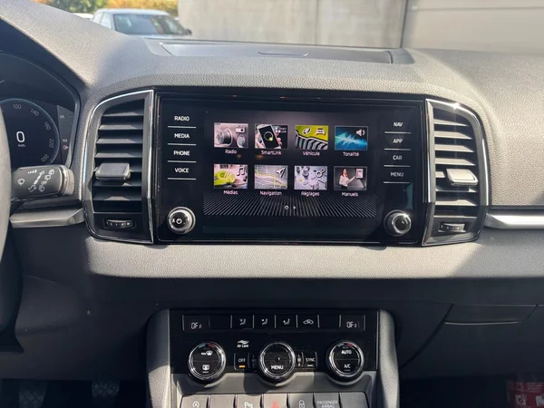 SKODA Karoq Dsl (2023) — foto 11 van 19