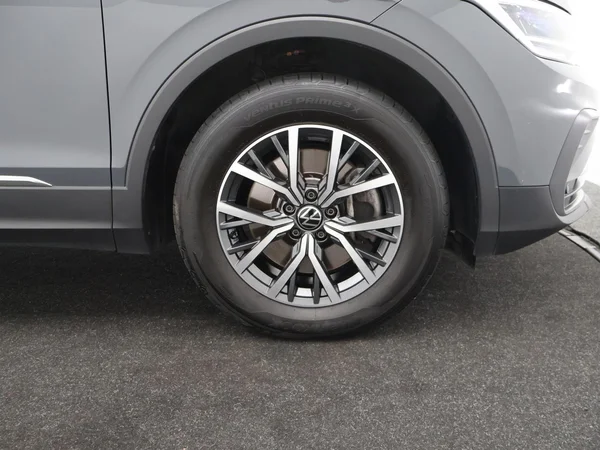 VOLKSWAGEN Tiguan eHybrid (PHEV) (2022) — foto 23 van 29