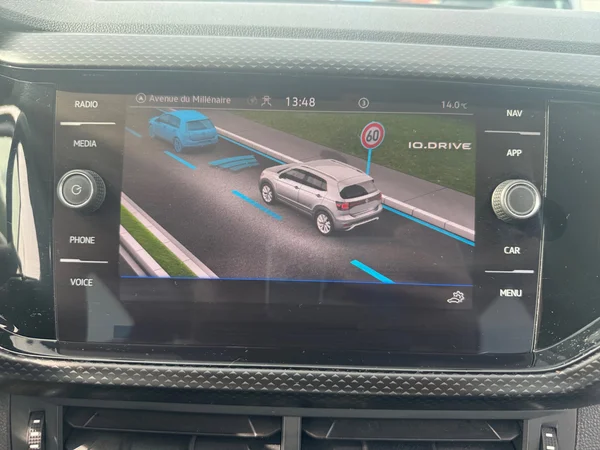 VOLKSWAGEN T-Cross (2023) — foto 7 van 17
