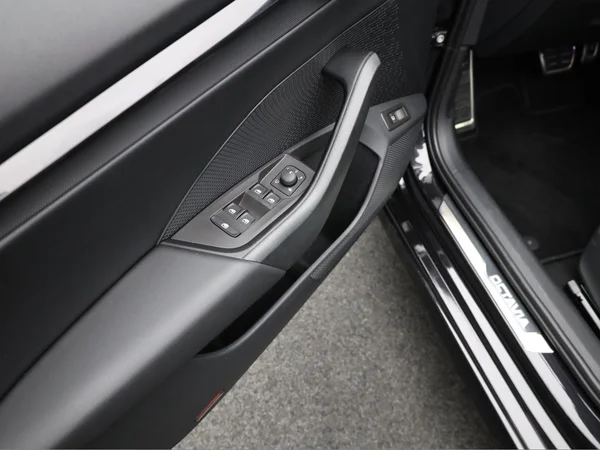 SKODA Octavia Combi (2024) — foto 6 van 21