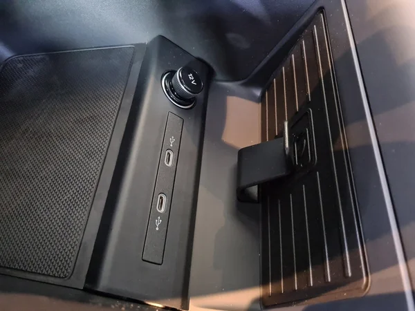 AUDI Q4 e-tron (2025) — foto 2 van 18