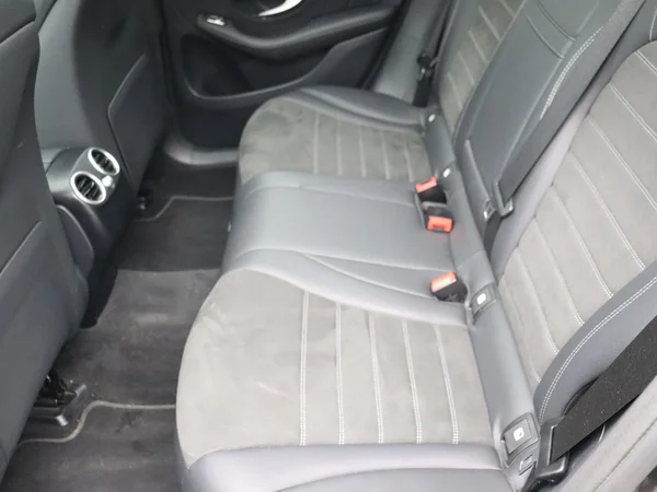 Mercedes-Benz GLC (2022) — foto 9 van 23