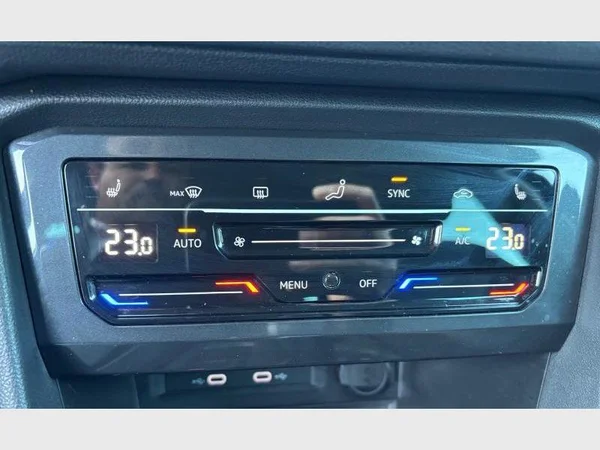 VOLKSWAGEN Tiguan (2022) — foto 9 van 28