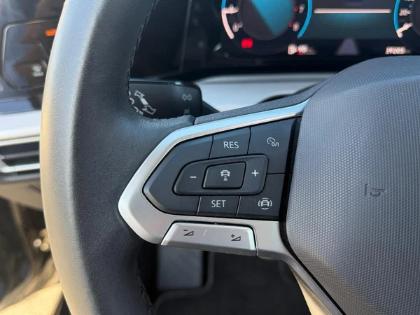 VOLKSWAGEN Golf VIII (2024) — foto 12 van 16