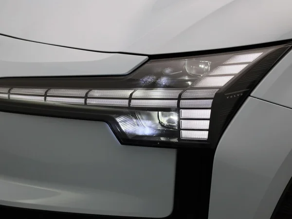 Volvo EX30 (2024) — foto 13 van 48