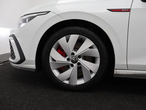 VOLKSWAGEN Golf VIII GTI (2024) — foto 22 van 25