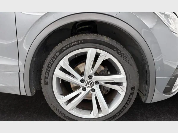 Volkswagen Tiguan (2021) — foto 2 van 35