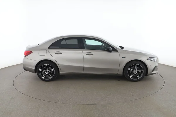 Mercedes-Benz A-Klasse (2020) — foto 13 van 16