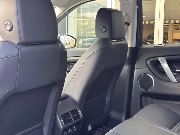 Land Rover Discovery Sport (2026) — foto 2 van 32