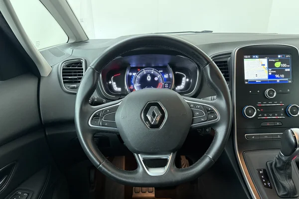 Renault Grand Scenic (2021) — foto 2 van 28
