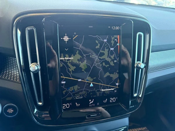 Volvo XC40 (2018) — foto 7 van 23