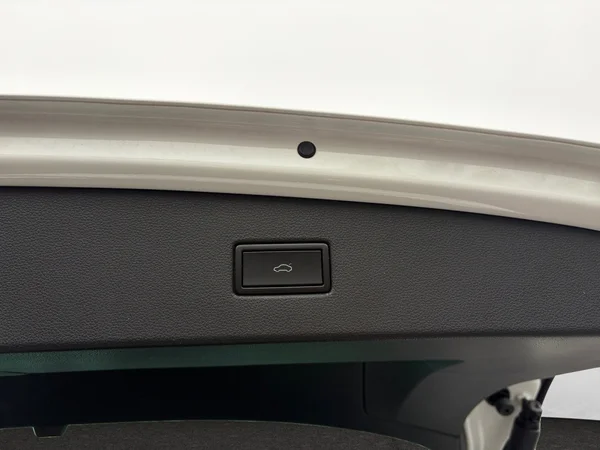 VOLKSWAGEN Tiguan (2018) — foto 3 van 11