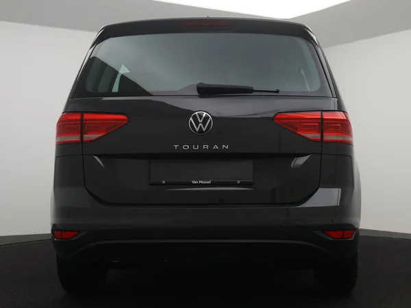 VOLKSWAGEN Touran (2023) — foto 21 van 25