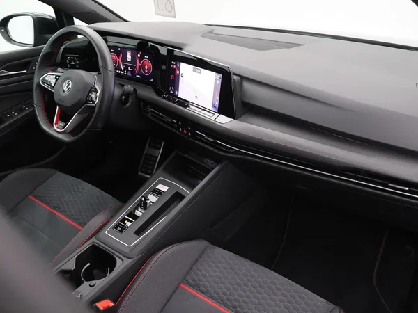 Volkswagen Golf (2021) — foto 28 van 30