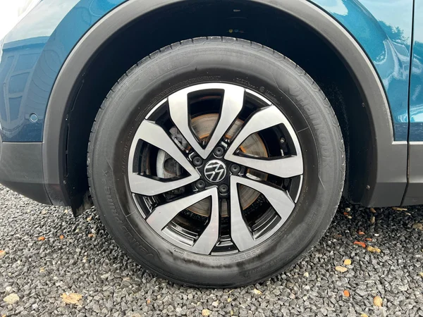 VOLKSWAGEN Tiguan (2022) — foto 16 van 24