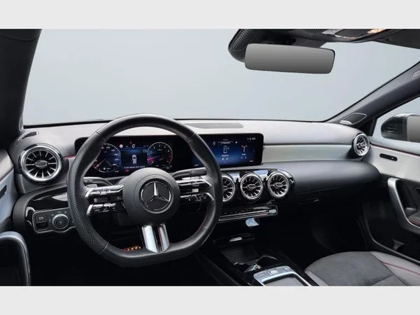 Mercedes-Benz A 180 (2023) — foto 12 van 31