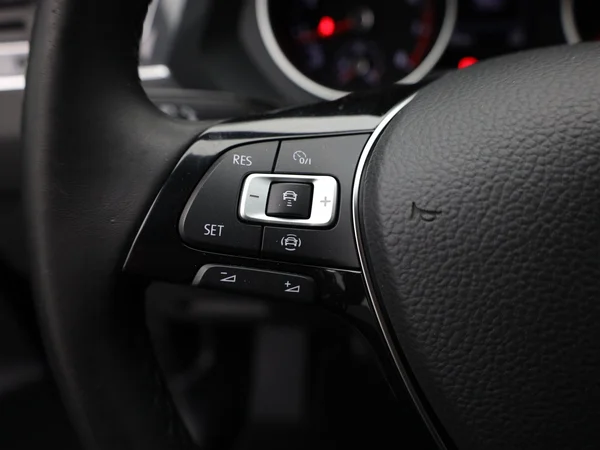 VOLKSWAGEN Tiguan (2019) — foto 17 van 20
