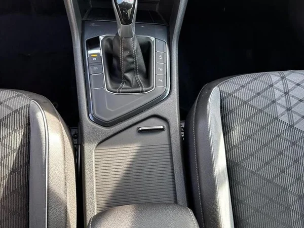 VOLKSWAGEN Tiguan (2021) — foto 11 van 33