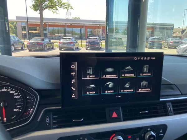 Audi A4 (2023) — foto 4 van 21
