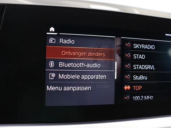 BMW 330 (2021) — foto 13 van 31