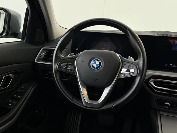 BMW 320 (2022) — foto 14 van 33