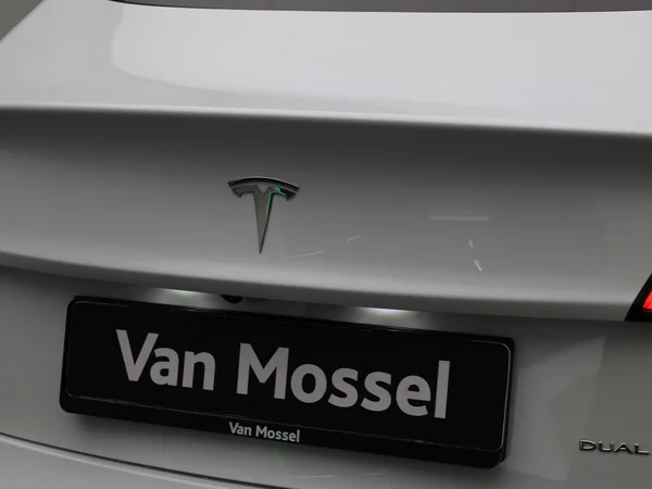 Tesla Model 3 (2022) — foto 31 van 40