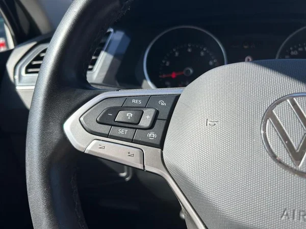 VOLKSWAGEN Tiguan (2023) — foto 17 van 31