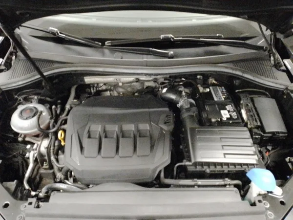 VOLKSWAGEN Tiguan (2020) — foto 14 van 23