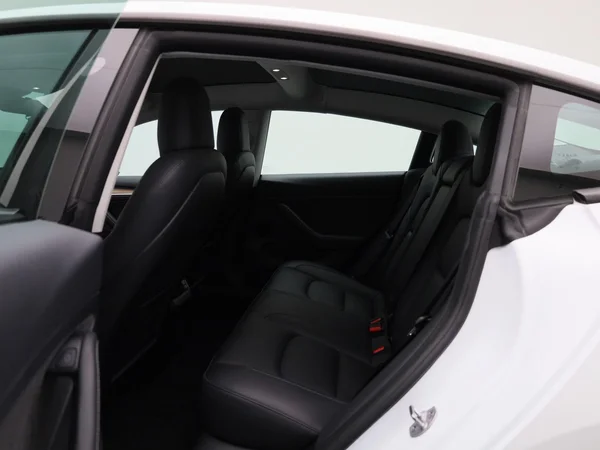 Tesla Model 3 (2023) — foto 4 van 42