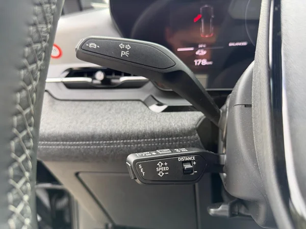 AUDI Q6 e-tron (2025) — foto 2 van 24