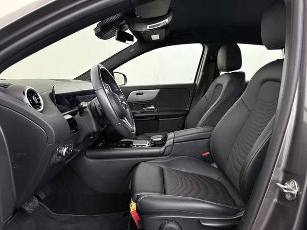 MERCEDES GLA 250 (2022) — foto 2 van 34