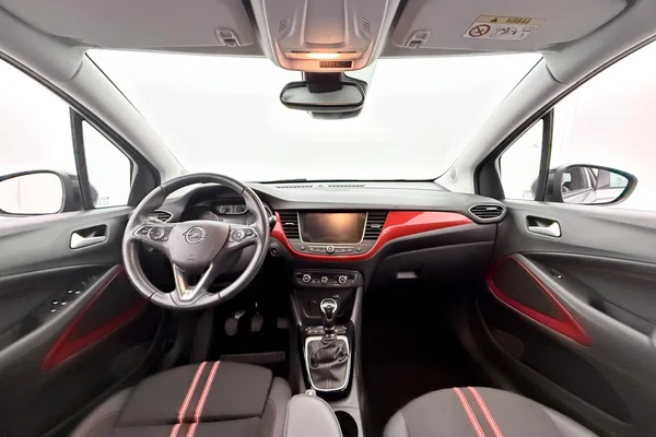 Opel Crossland (2022) — foto 13 van 31
