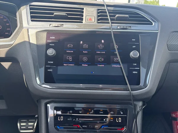 VOLKSWAGEN Tiguan (2023) — foto 5 van 22