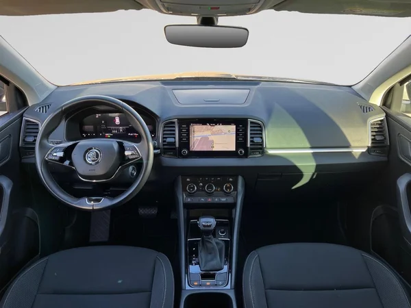 SKODA Karoq (2023) — foto 10 van 16