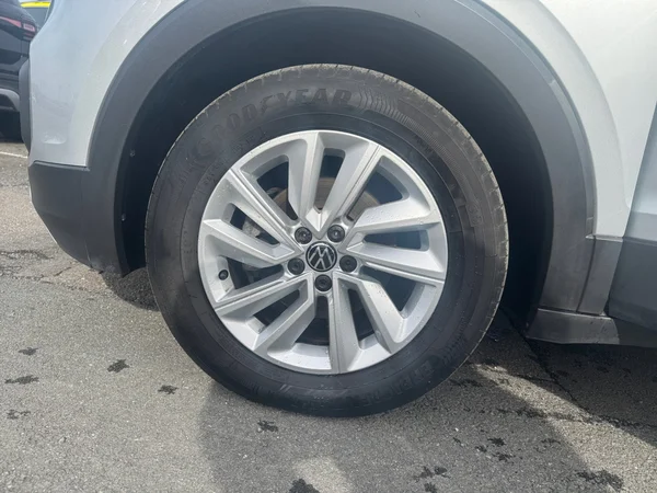 VOLKSWAGEN T-Cross (2023) — foto 9 van 17