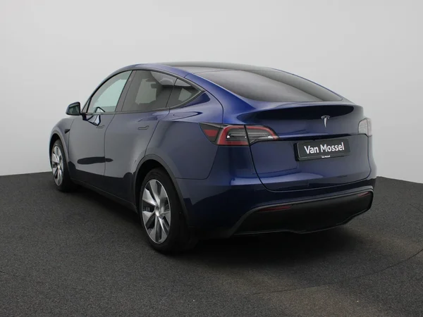 Tesla Model Y (2022) — foto 12 van 43