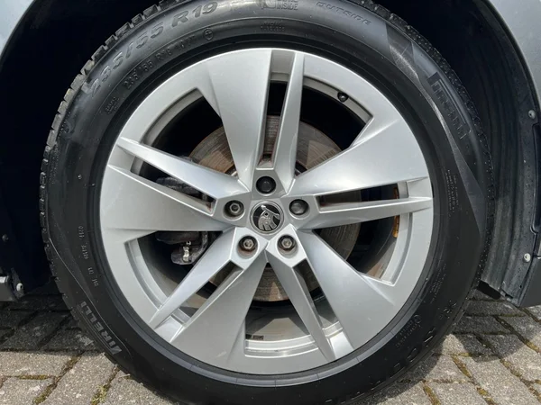 SKODA Enyaq (2022) — foto 16 van 24