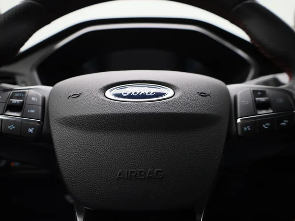 Ford Kuga (2022) — foto 26 van 49