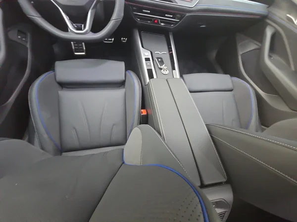 VOLKSWAGEN Passat Variant eHybrid (PHEV) (2025) — foto 9 van 24