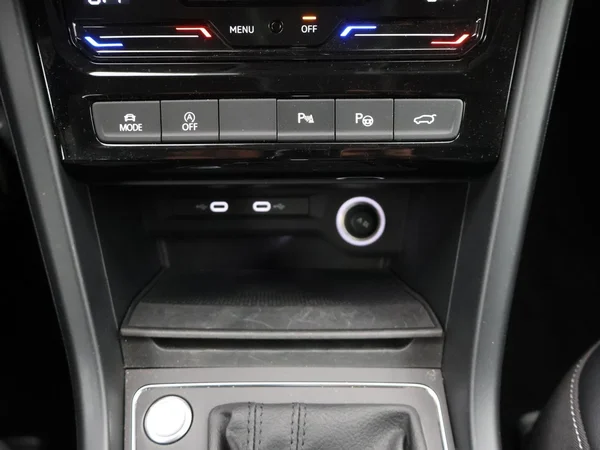 VOLKSWAGEN Touran (2025) — foto 6 van 31