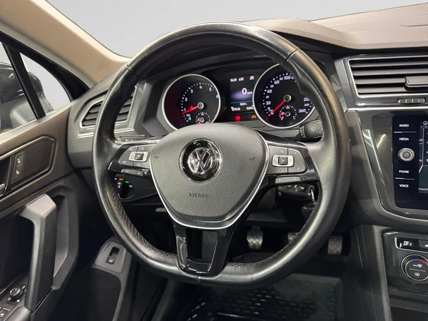 VOLKSWAGEN Tiguan (2018) — foto 4 van 24