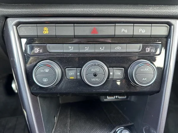 VOLKSWAGEN T-Roc (2019) — foto 15 van 28