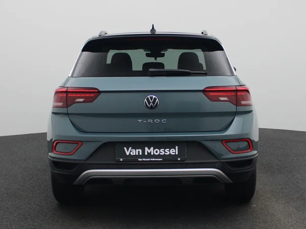 Volkswagen T-Roc (2023) — foto 39 van 42