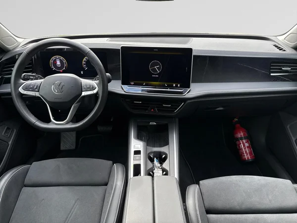VOLKSWAGEN Passat SW (2025) — foto 2 van 24