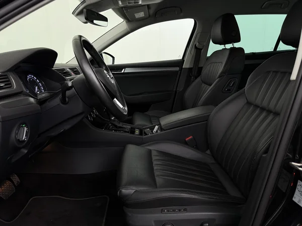 SKODA Superb (2019) — foto 2 van 28