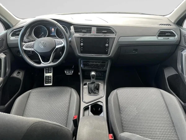 VOLKSWAGEN Tiguan (2022) — foto 16 van 21