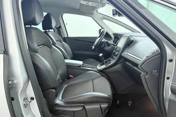 Renault Grand Scenic (2019) — foto 16 van 18
