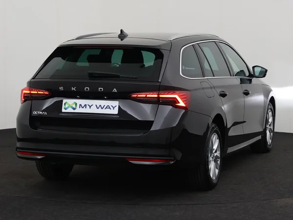 SKODA Octavia Combi (2024) — foto 12 van 19