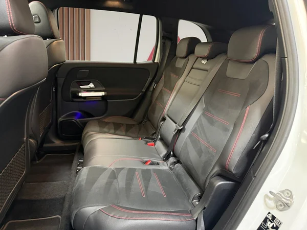Mercedes-Benz GLB-180 (2021) — foto 19 van 31
